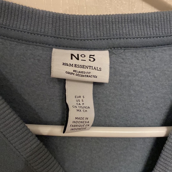 H&M Relaxed Fit Sweatshirt - Picture 4 of 6